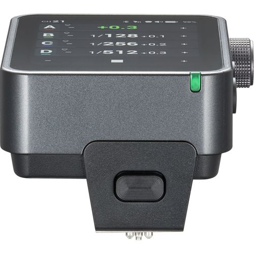 Grijs elektronisch apparaat met scherm waarop kanaal 21 en instellingen worden weergegeven.