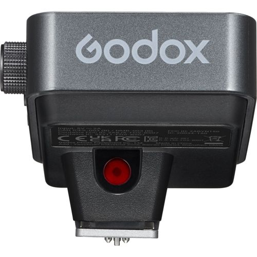 Grijze Godox flitser met gekartelde knop en rode knop.