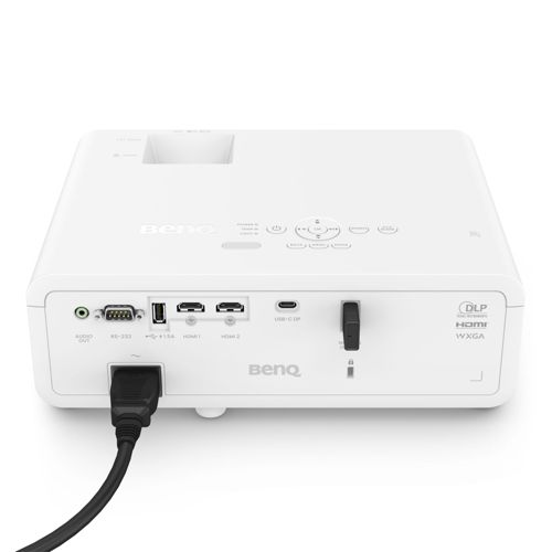 Un projecteur BenQ blanc avec plusieurs ports arrière, dont HDMI et USB-C.