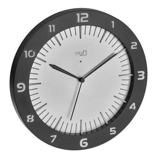 Eine schwarze Wanduhr mit silbernem Zifferblatt und schwarzen Zeigern.