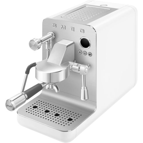 Una máquina de espresso Smeg blanca con detalles plateados y un portafiltro.