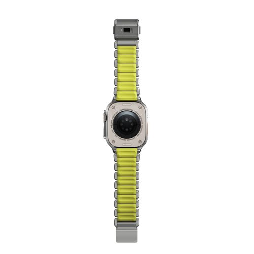 Rückseite einer silbernen Smartwatch mit gelbem Armband, auf weißem Hintergrund.