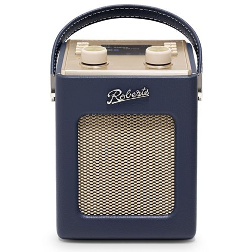 Una radio Roberts blu navy con manico e manopole color crema.