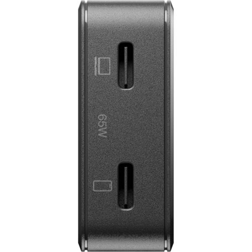 Dunkelgraues Netzteil mit zwei USB-C-Anschlüssen und der Angabe 65W.