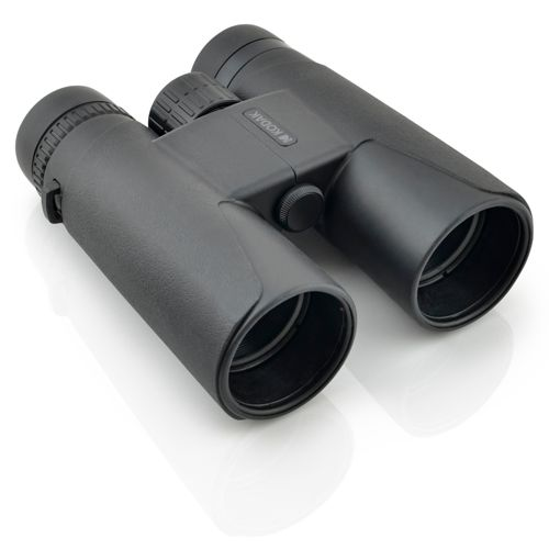 Schwarze Kodak Ferngläser mit Fokusrad und Objektivdeckeln auf weißem Hintergrund.