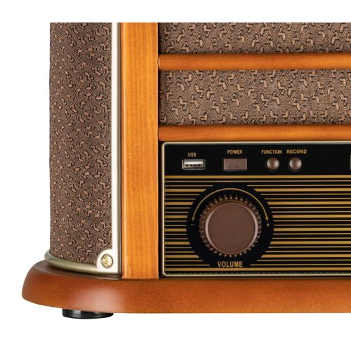 Primo piano di una radio in legno con manopola marrone e pulsanti neri.