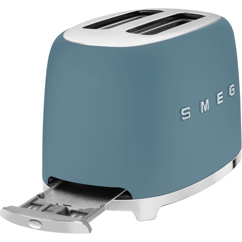 Mavi Smeg ekmek kızartma makinesi, iki yuvalı ve çıkarılmış kırıntı tepsili.
