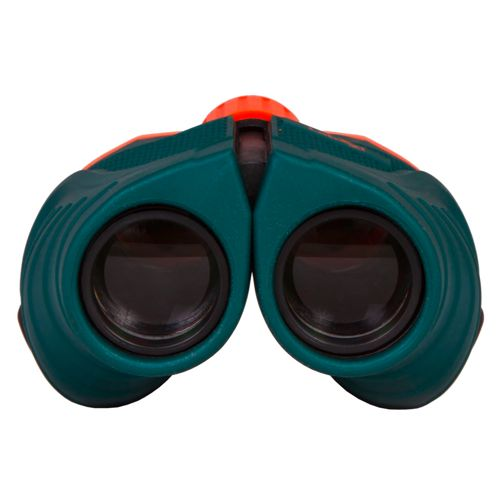 Binocolo verde e arancione su sfondo bianco.