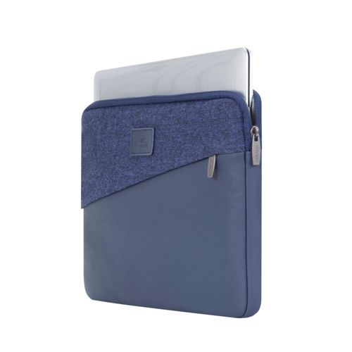 Una custodia blu per laptop con un laptop grigio parzialmente inserito. Tessuto testurizzato in alto.