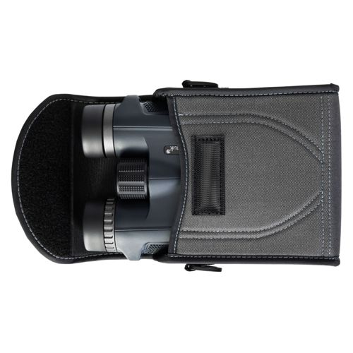 Binocolo grigio in una custodia grigia con chiusura in velcro.