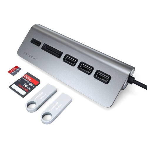 Hub USB Satechi plateado con tarjeta SD, microSD y 2 unidades USB sobre fondo blanco.