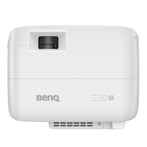 Ein weißer BenQ-Projektor mit Fokus- und Zoomreglern und Kontrollleuchten.