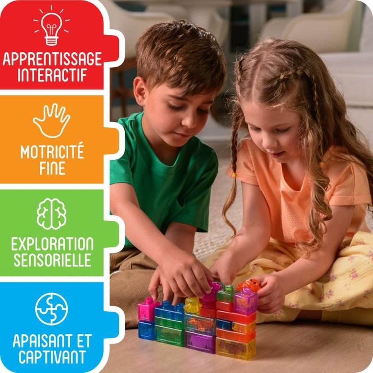 Due bambini giocano con blocchi colorati impilati su un tappeto.