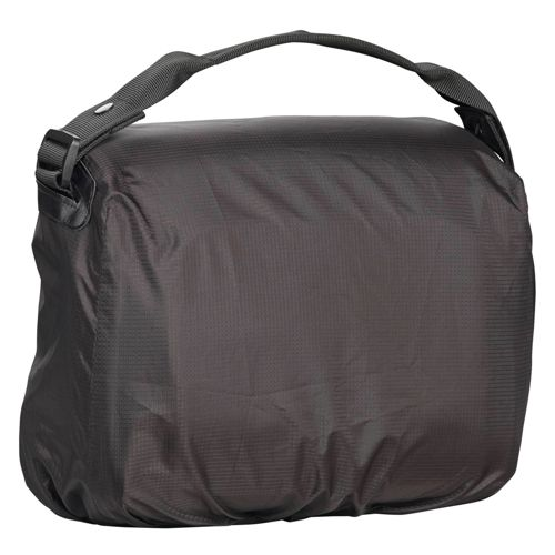 Schwarze Tasche mit Henkel, auf weißem Hintergrund.