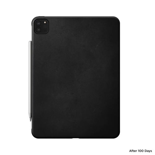 Ein schwarzes Tablet mit einem silbernen Stift an der Seite auf weißem Hintergrund.