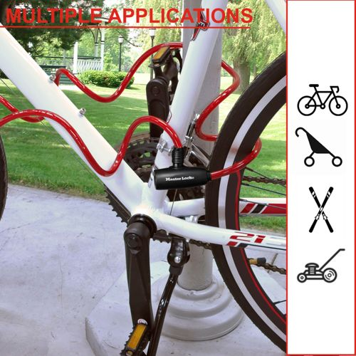 Una bicicletta bianca assicurata con un lucchetto rosso. Icone di passeggino, sci e tosaerba nelle vicinanze.