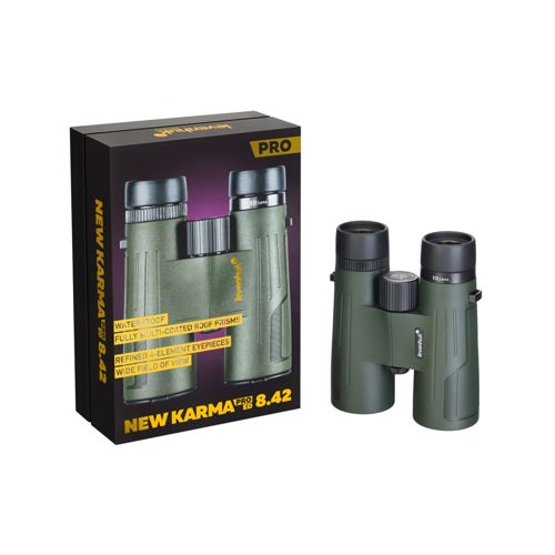 Binocolo verde con scatola, su sfondo bianco.