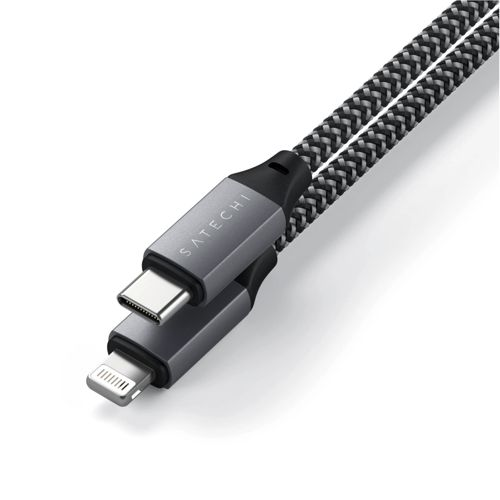 Un cavo USB-C e uno Lightning con motivo intrecciato nero e grigio.
