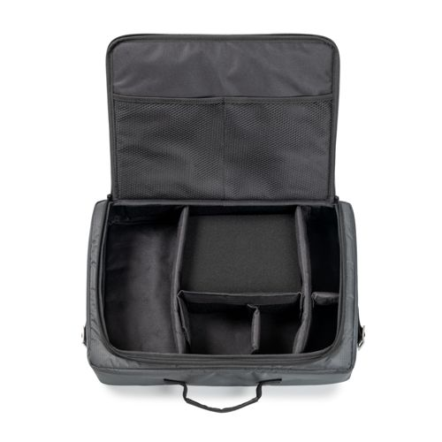 Borsa grigia aperta con scomparti e tasche in rete nel coperchio.