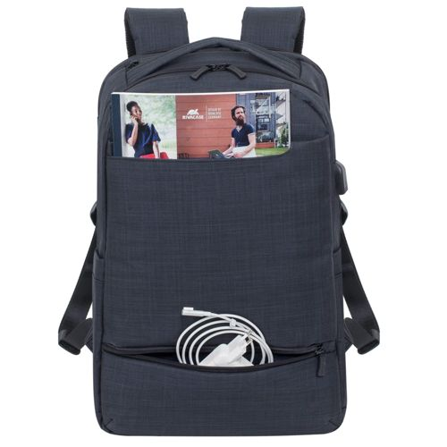 Een donkerblauwe rugzak met een brochure en een witte oplaadkabel.