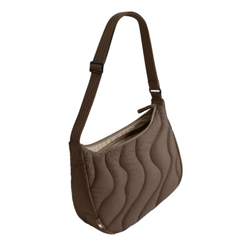 Braune gesteppte Tasche mit Wellenmuster und Riemen.