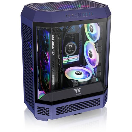 Ein violetter Gaming-PC mit RGB-Lüftern und einer GeForce RTX Grafikkarte.