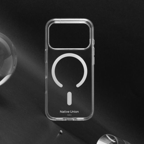 Custodia trasparente per telefono con simbolo MagSafe su sfondo nero.