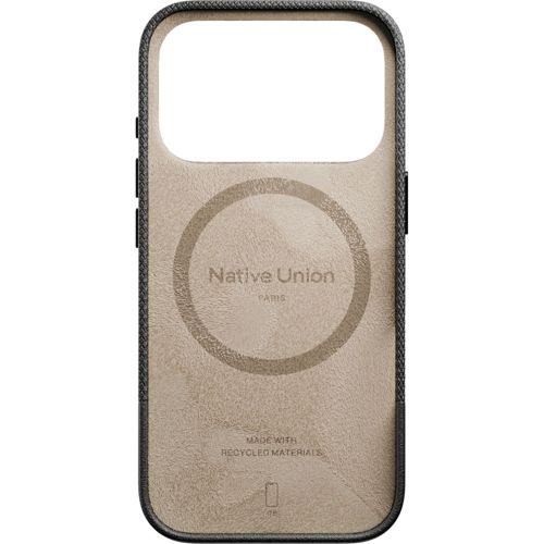 Custodia per iPhone con logo Native Union e testo su materiali riciclati.