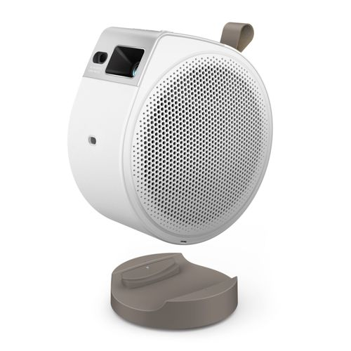 Projecteur portable blanc avec haut-parleur et socle de chargement. Accents argentés.