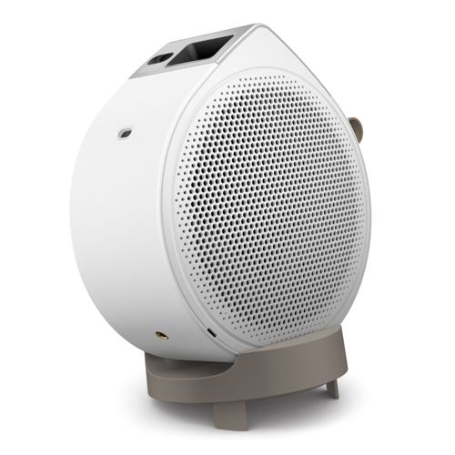 Enceinte blanche avec grille textur3e sur base marron. L'dessus a un affichage num3rique.