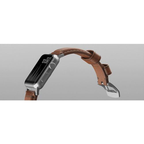 Silberne Smartwatch mit braunem Lederarmband und Schnalle, Uhrzeit 10:08.