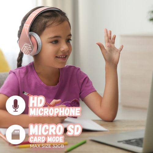 Bambina con cuffie saluta imparando online. Microfono HD e Micro SD.