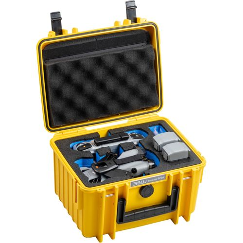 Una custodia gialla con un kit drone grigio sagomato nella schiuma.