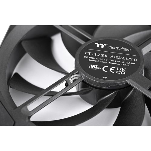 Una ventola nera Thermaltake TT-1225 DC senza spazzole con etichetta dettagliata.