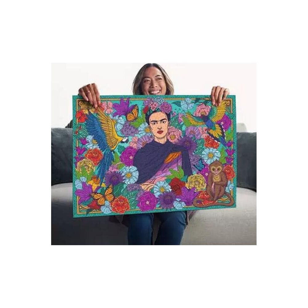 Ritratto di Frida Kahlo con pappagalli, scimmia e farfalle in una cornice floreale.