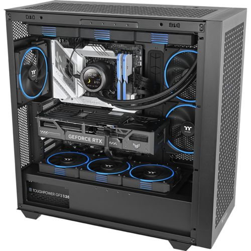 PC personalizzato con ventole LED blu, GPU GeForce RTX e raffreddamento a liquido.