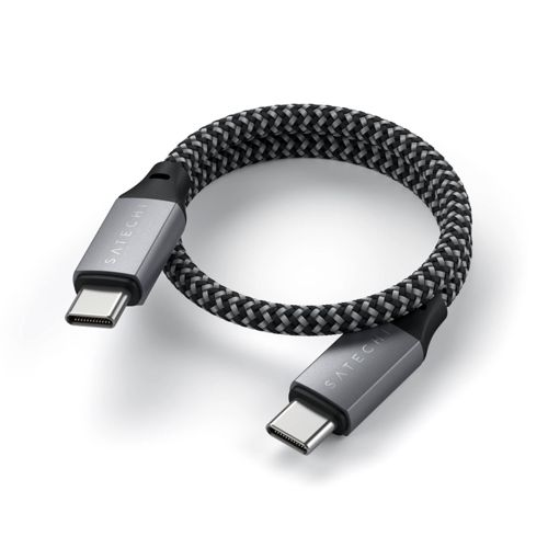 Un cavo USB-C nero e grigio con rivestimento intrecciato e connettori argentati.