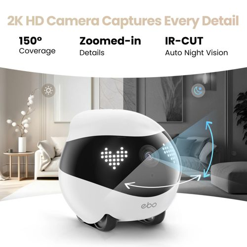 Ein weißer Roboter mit Herz-Display und Kamera in einem Wohnzimmer.
