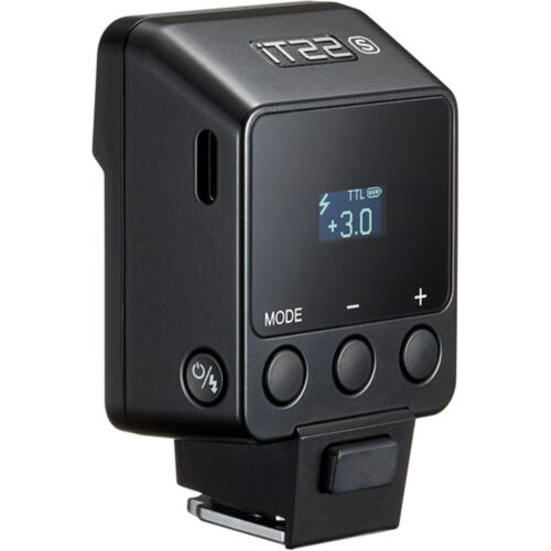 Een zwarte flitser met LCD-scherm waarop TTL en +3.0 wordt weergegeven.