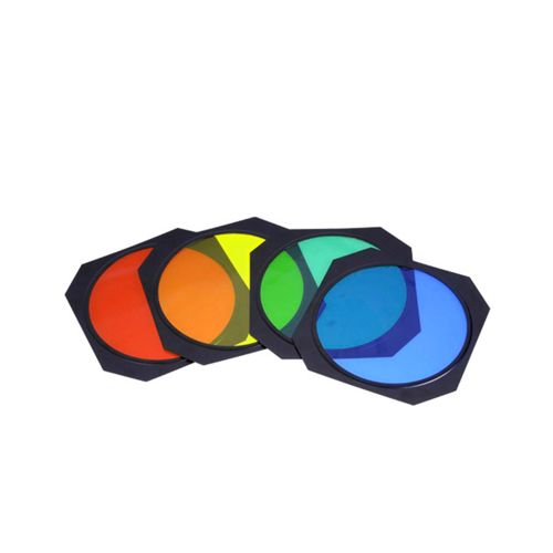 Cuatro filtros de colores: rojo, naranja, amarillo, verde y azul, uno al lado del otro.
