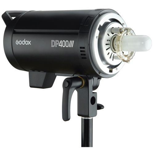 Schwarzer Godox DP400III Studioblitzkopf mit Glühbirne und Ständerhalterung.