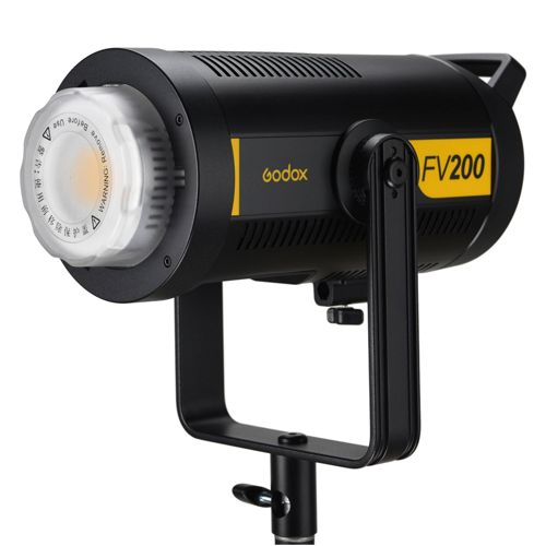 Schwarzer Godox FV200 LED-Blitz mit gelbem Logo und Halterung.