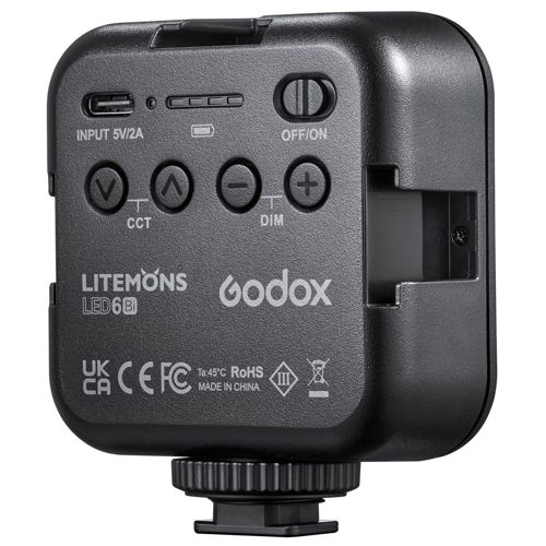 Zwart lichtapparaat met bedieningselementen: USB-ingang, CCT, DIM, Aan/Uit.