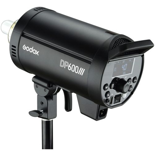 Un flash da studio Godox DP600III nero con display e controlli.
