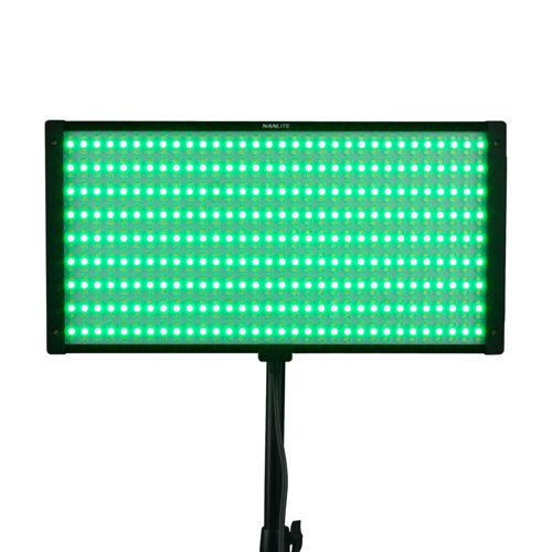 Ein rechteckiges, grünes LED-Panel auf einem Stativ, mit vielen kleinen Lichtern.