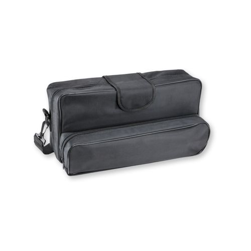 Eine schwarze Tasche mit zwei Reißverschlussfächern und einem Schultergurt.