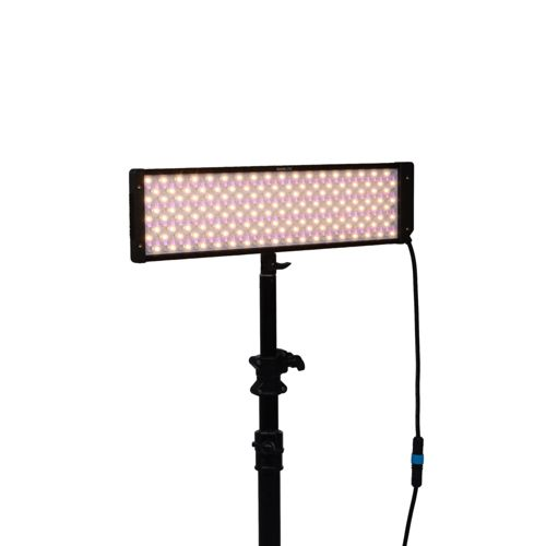 Rechteckige LED-Leuchte mit vielen Lichtern auf einem Stativ.