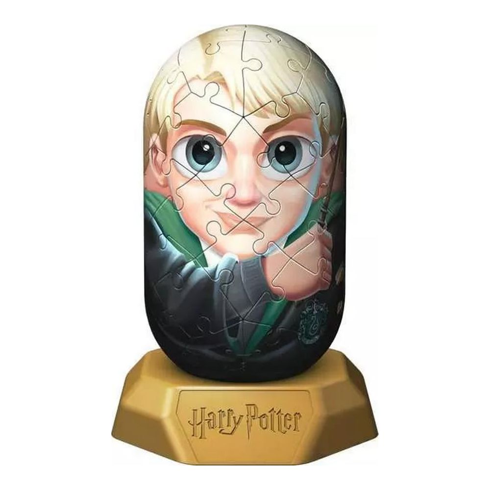Una statua puzzle 3D di Harry Potter di un ragazzo biondo con occhi azzurri.