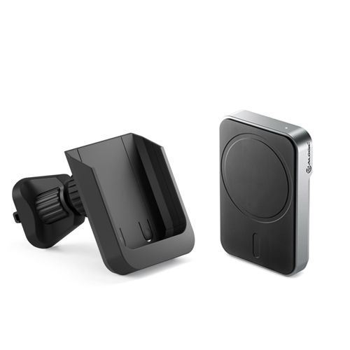 Supporto per telefono per auto nero e caricabatterie magnetico argento e nero su sfondo bianco.