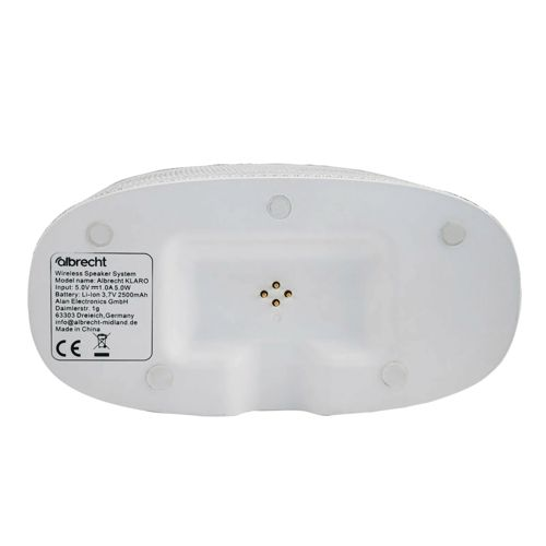 Parte inferiore di un altoparlante bianco con dettagli tecnici e marchio CE.